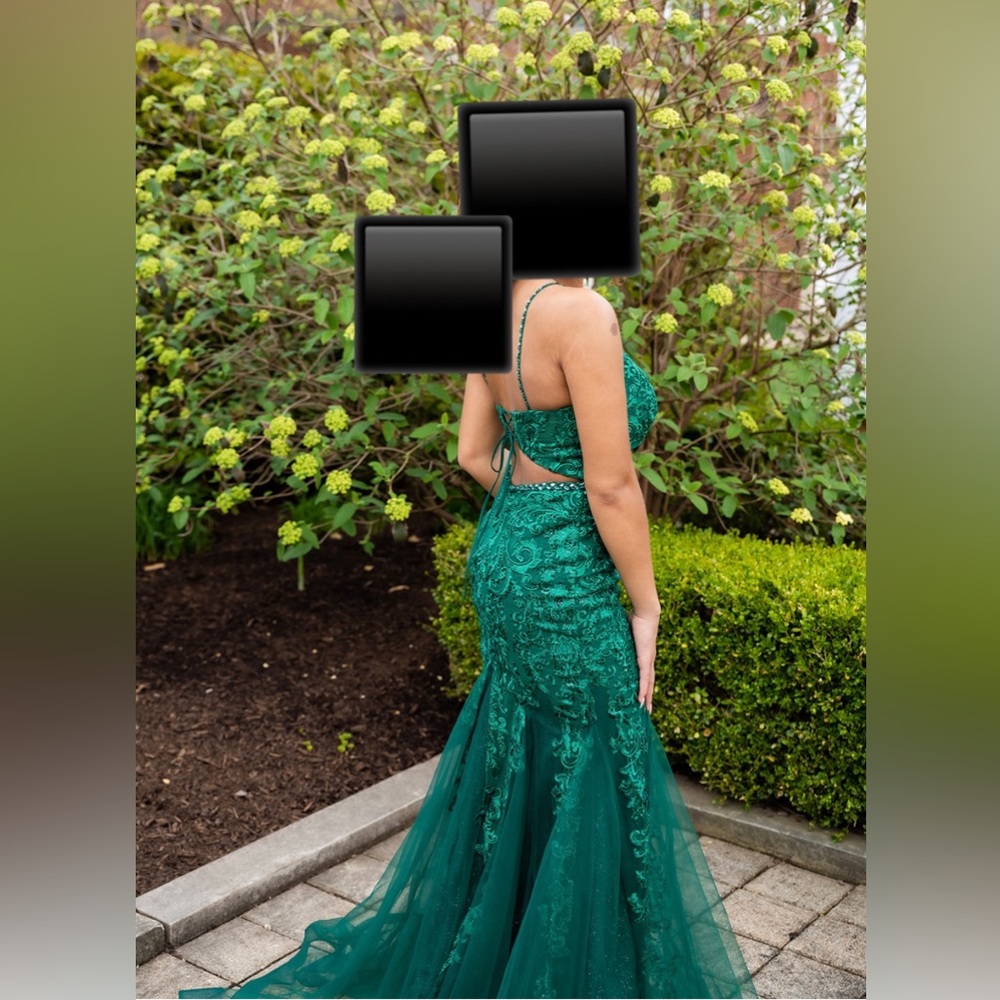 Prom dress, size 6 and runs small, only worn once, forest green, includes casing